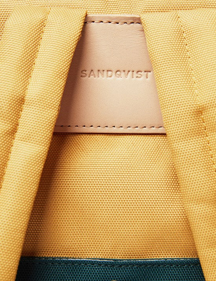 Sandqvistロジャーバックパック-ハニーイエロー/ダークグリーン