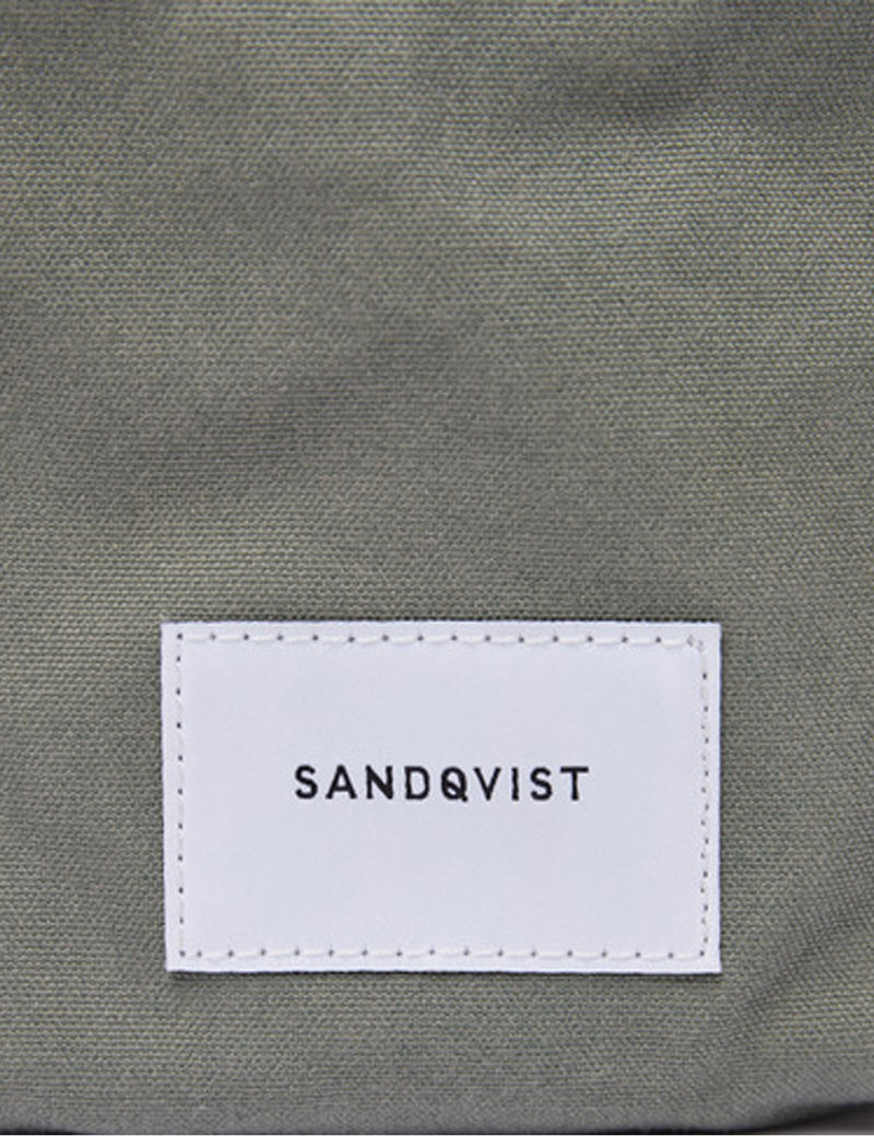 Sandqvist Sixten Vegan Umhängetasche - Dusty Green/Navy Blue