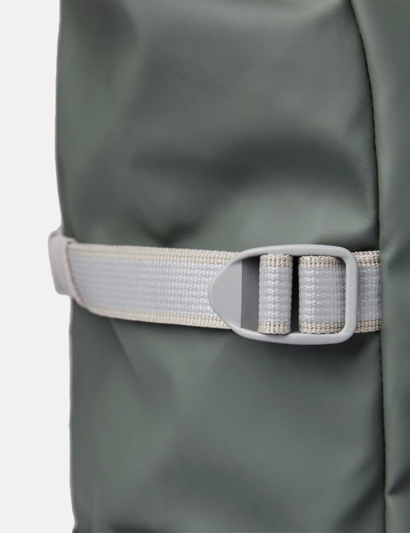 Sandqvist Ruben 2.0ロールトップバックパック（リサイクルポリ）-Lichen Green