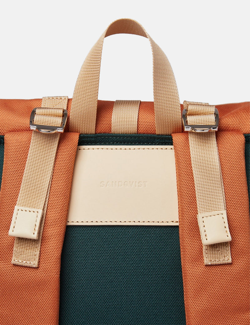 Sandqvist Bernt Rolltop Sac À Dos (Poly Recyclé) - Vert Foncé/Orange