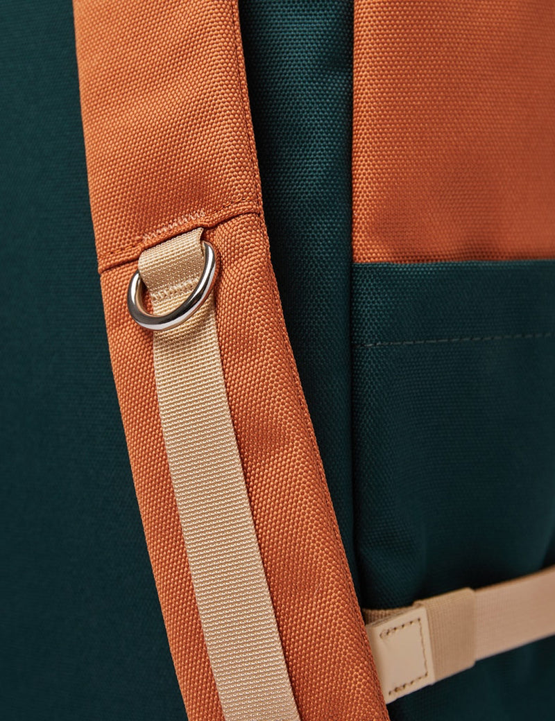 Sandqvist Bernt Rolltop Sac À Dos (Poly Recyclé) - Vert Foncé/Orange