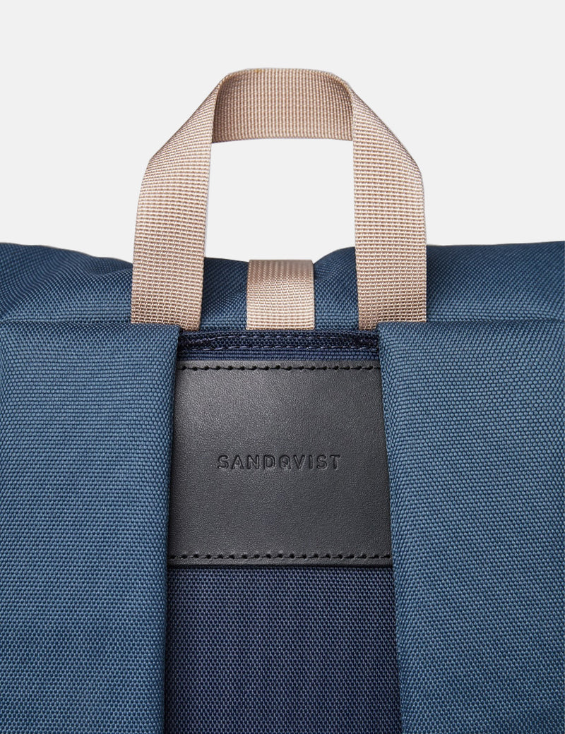 Sandqvist Ilon Rolltop Backpack (Poly Recyclé) - Bleu Acier/Bleu Marine
