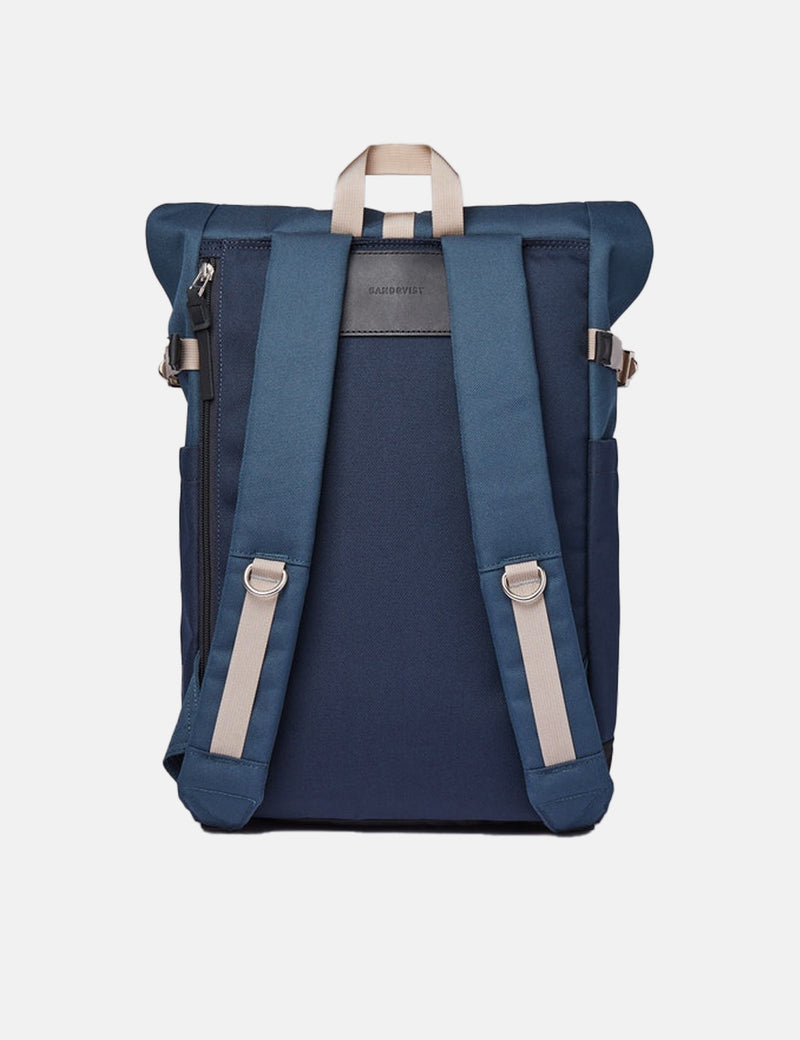 Sandqvist Ilon Rolltop Backpack (Poly Recyclé) - Bleu Acier/Bleu Marine
