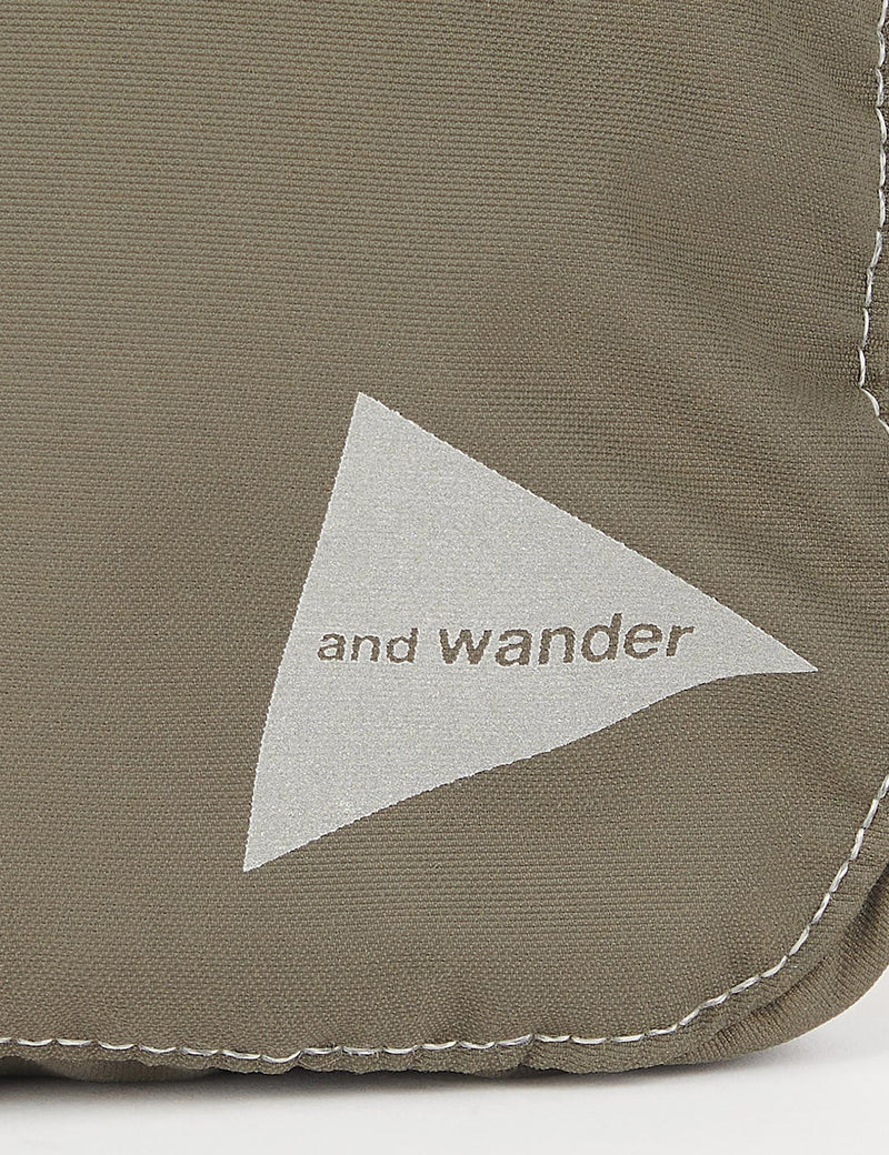 Barbour x And Wander ショルダー バッグ - カーキ
