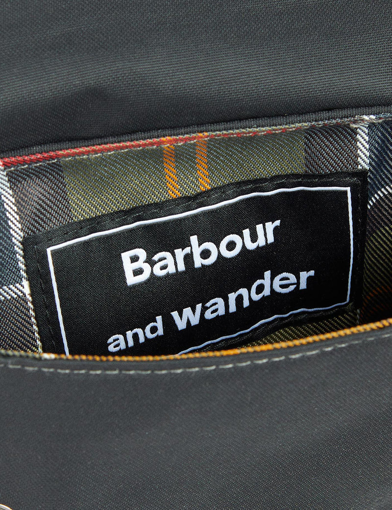 Sac porté épaule Barbour x And Wander - Noir