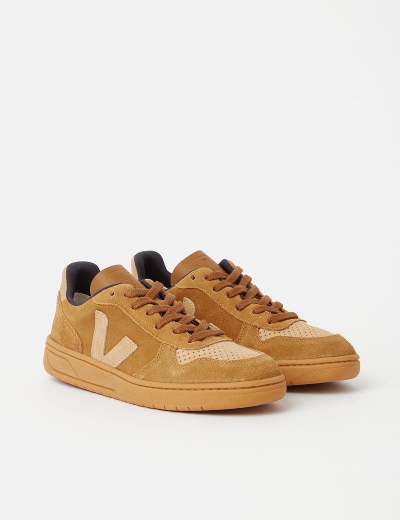Baskets en daim Veja V-10 pour femmes - camel/désert
