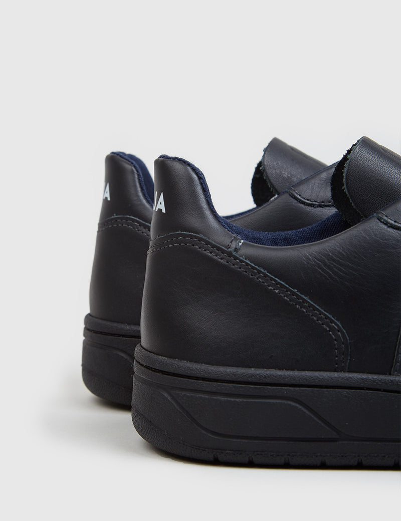 Baskets en cuir Veja V-10 - Noir